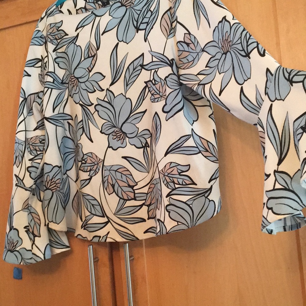 Karen Kane Bell Sleeved Blue Print Blouse